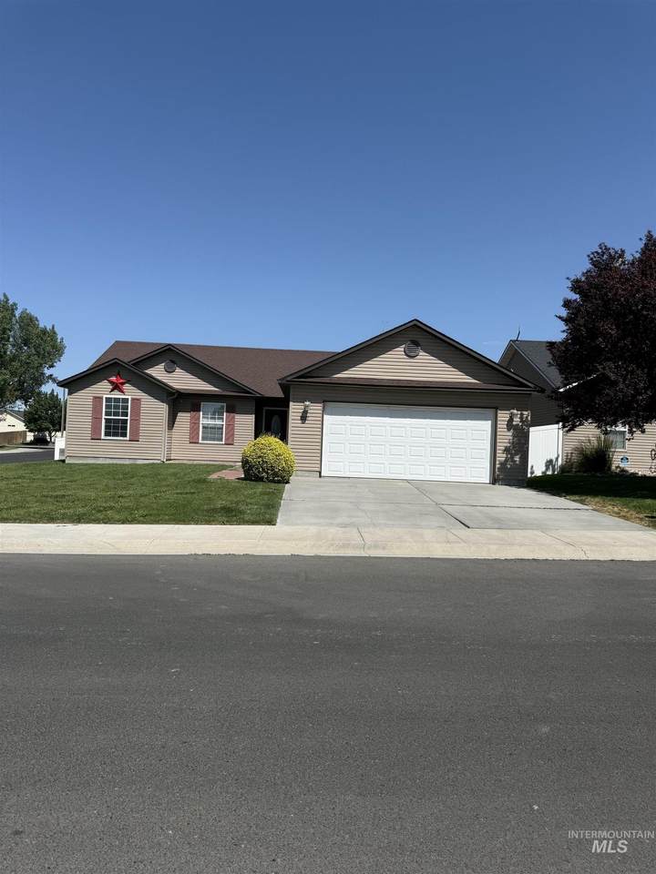 1527 Vista Dr - Photo 1