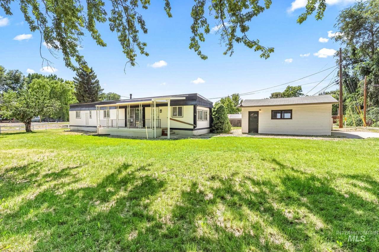305 12th Street - Photo 1