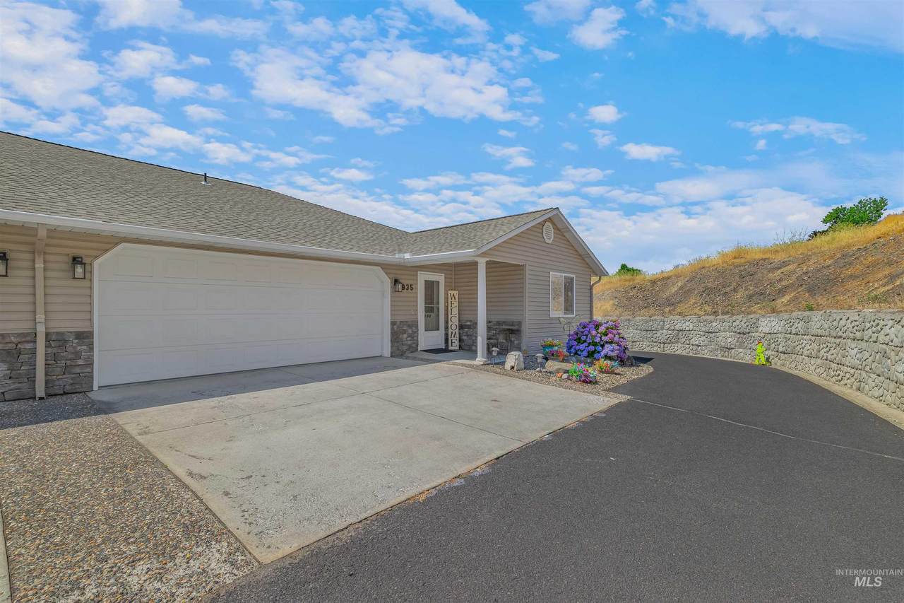 935 Grelle Ave - Photo 1