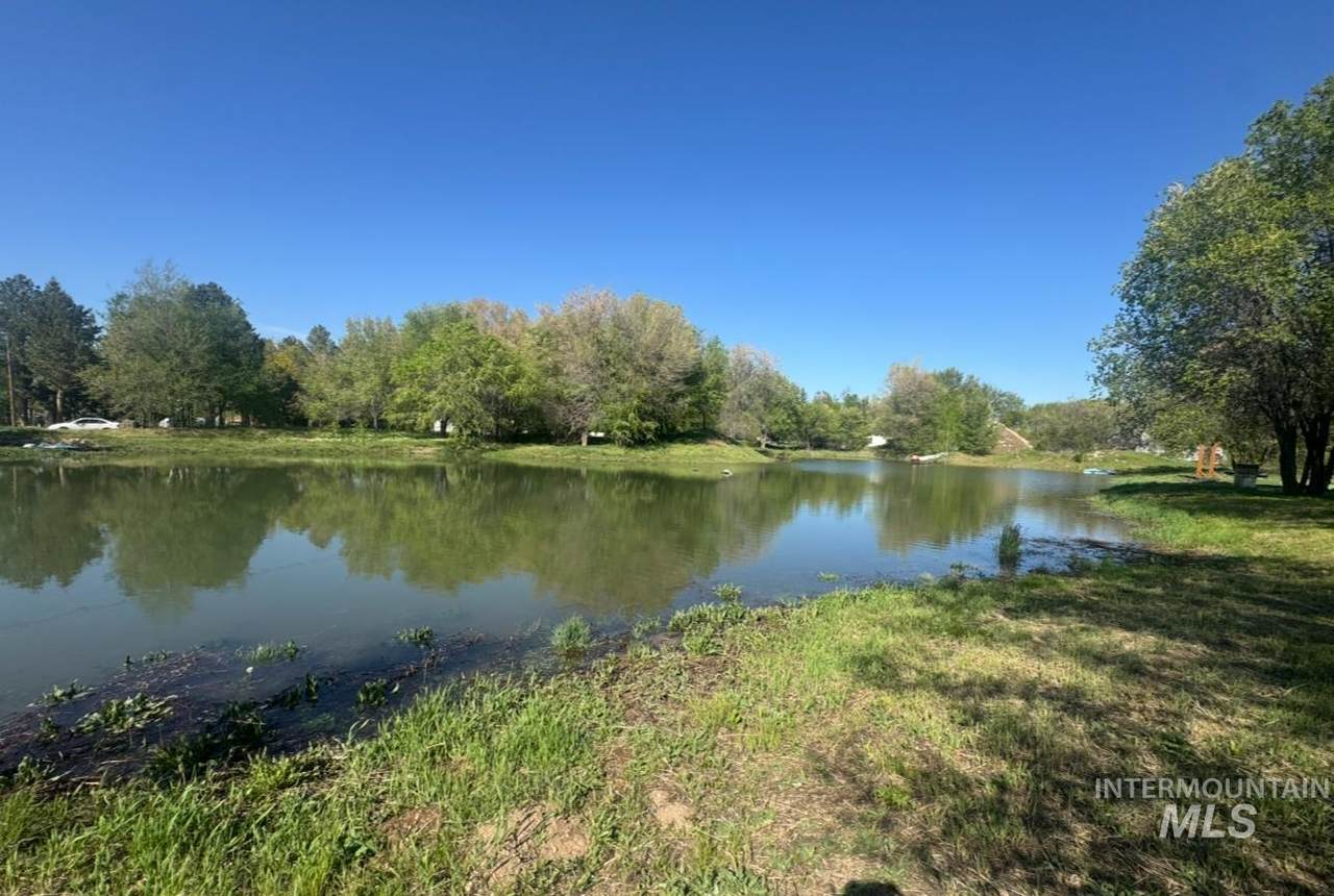 5601 E Victory Rd - Photo 1