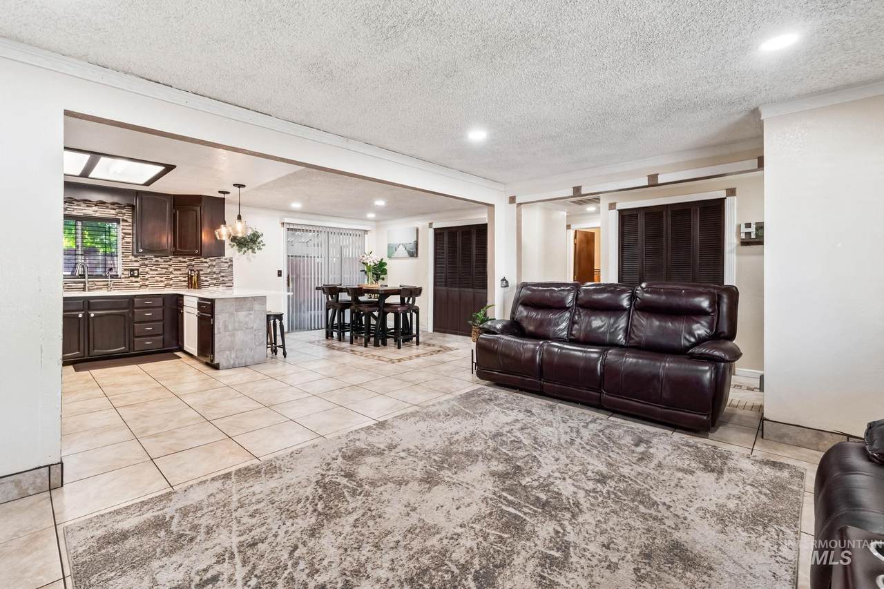 8 Canyon St - Photo 1