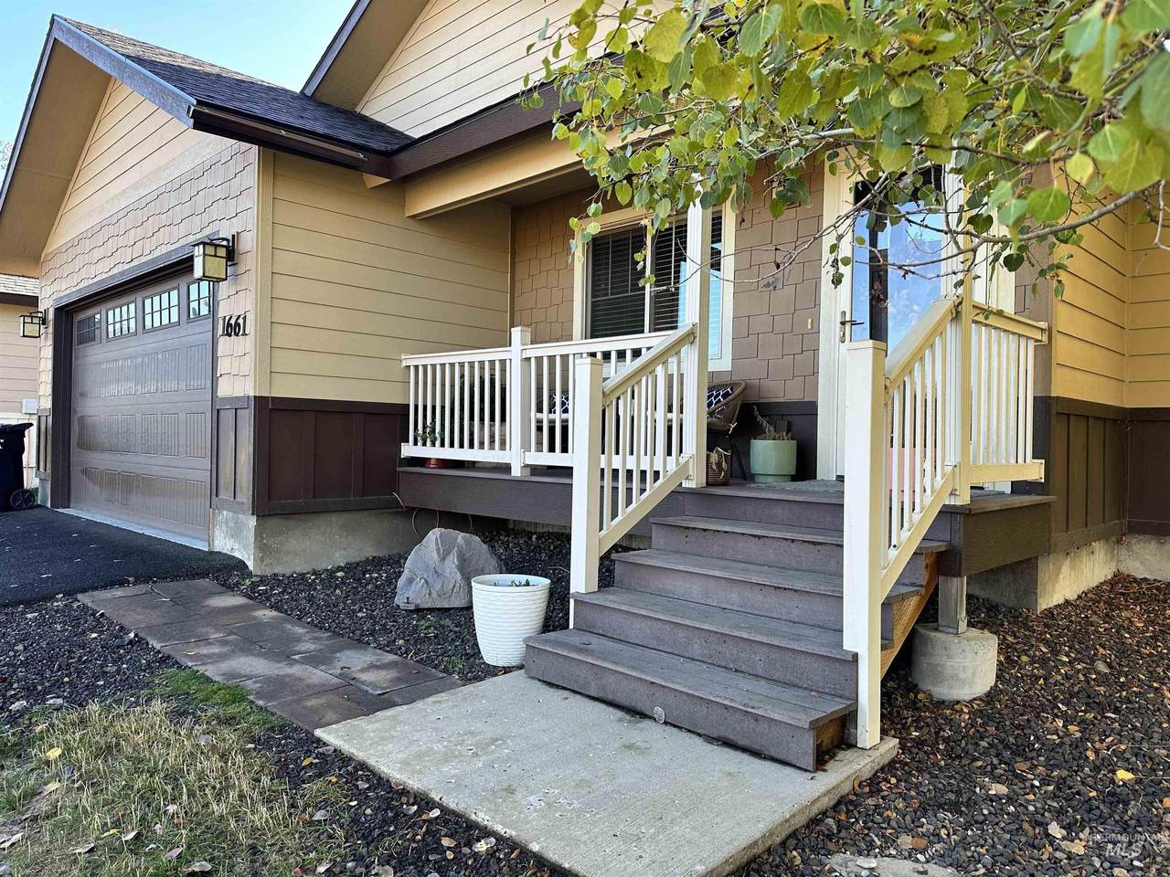 1661 Ginney Way - Photo 1