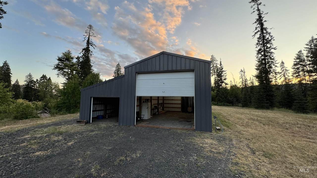 1156 Huckleberry Butte Rd - Photo 1