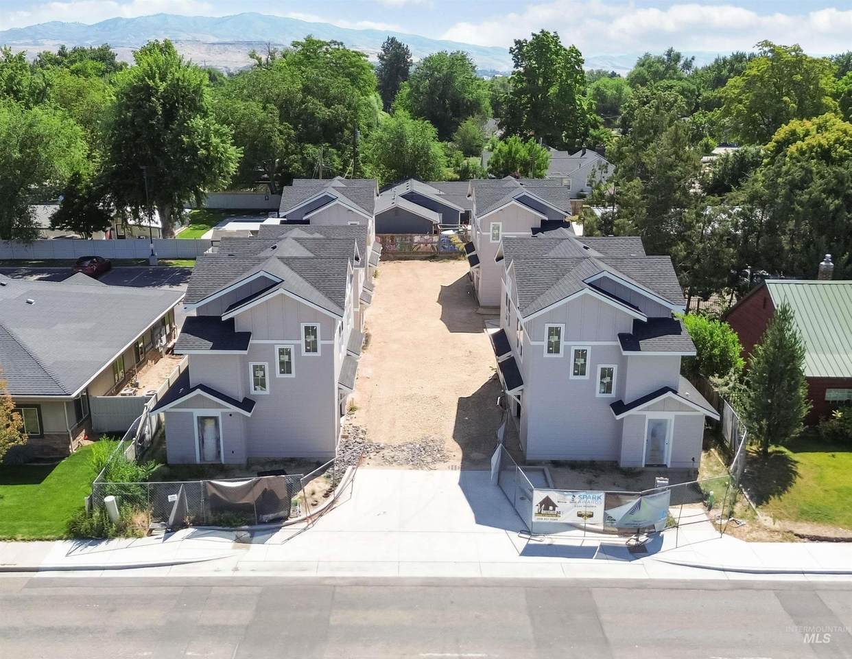 1910 Vista Ave. - Photo 1