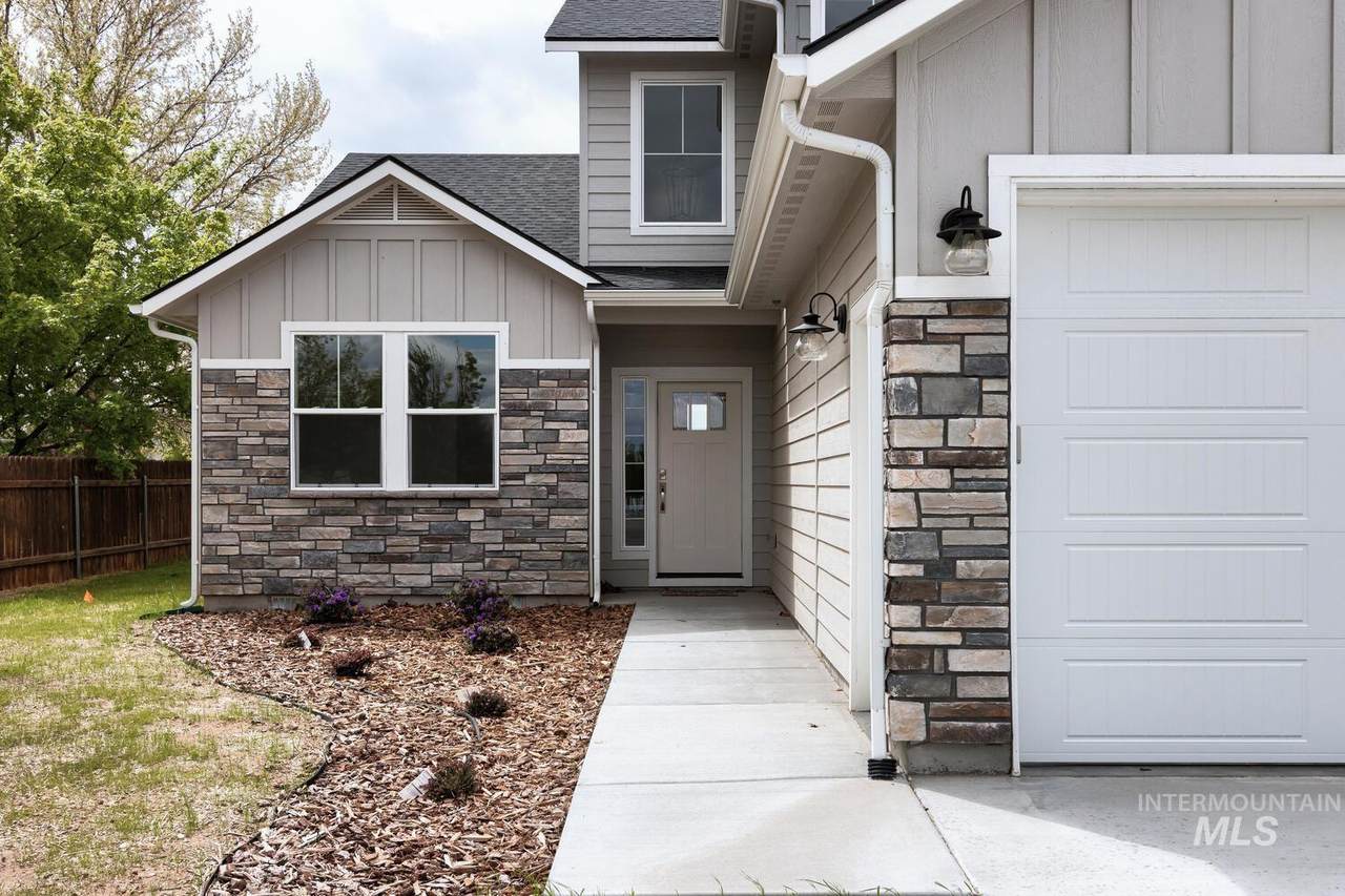 1101 Blaine Ave - Photo 1