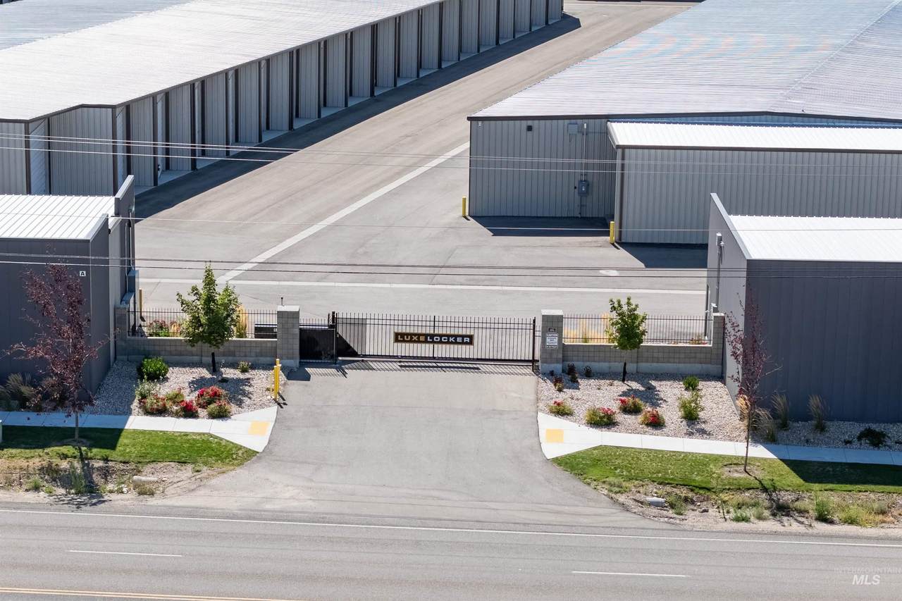 7373 Federal Way - Photo 1