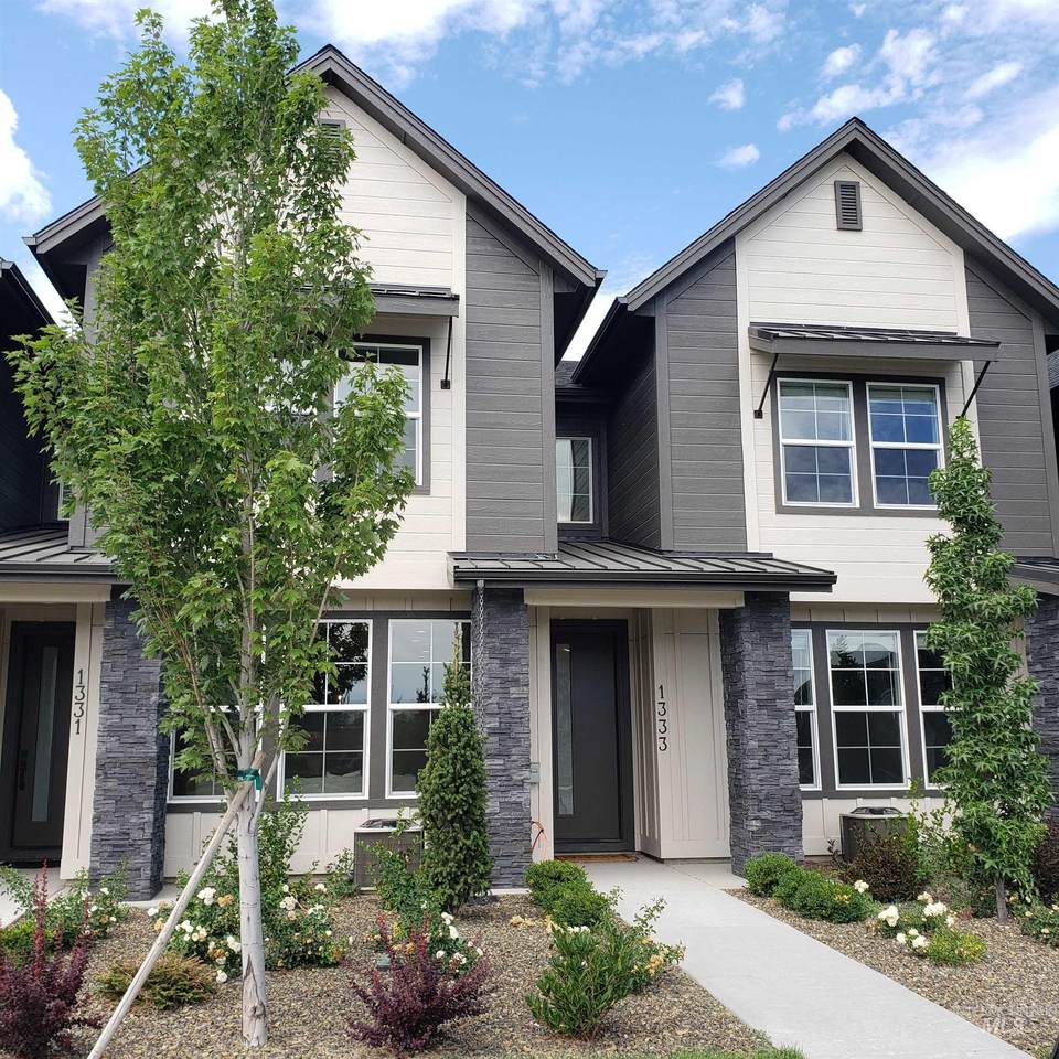1316 Meadowglen - Photo 1
