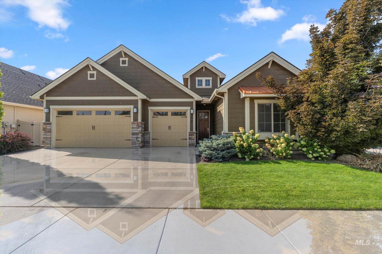 557 E Merino Street - Photo 1