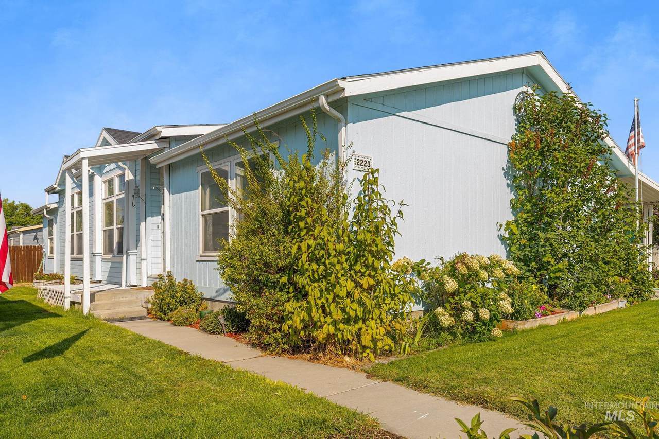 2223 Iris Lane - Photo 1