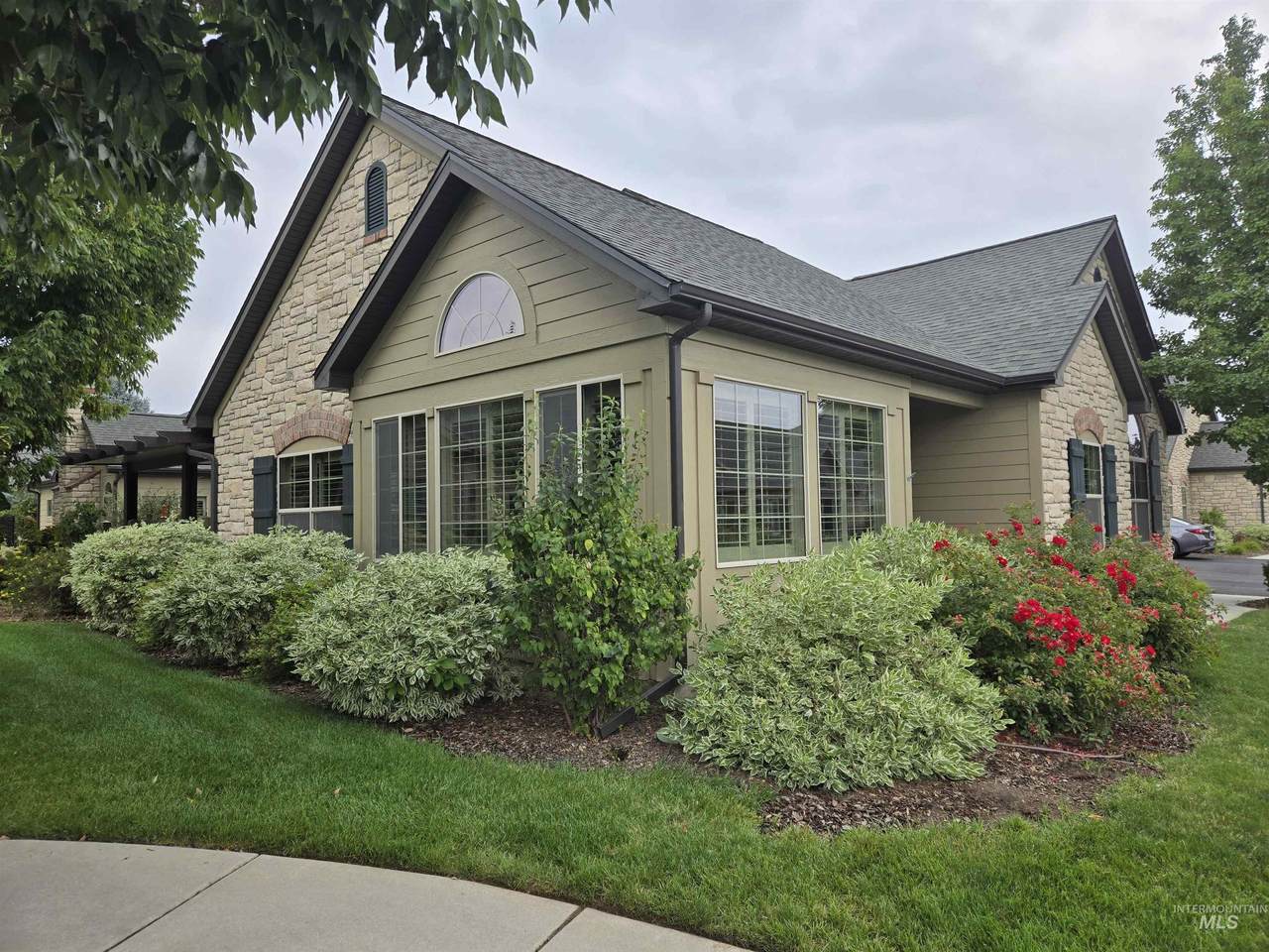 2834 Cloverdale Rd - Photo 1
