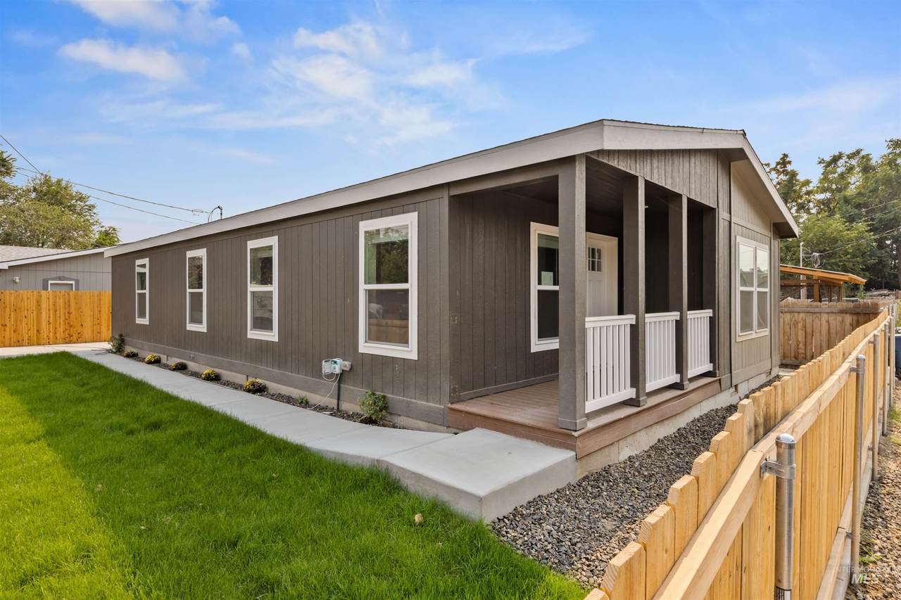 1315 2nd St N - Photo 1