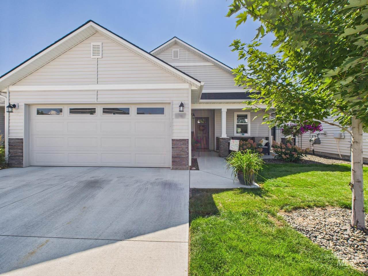 1747 Netley St - Photo 1