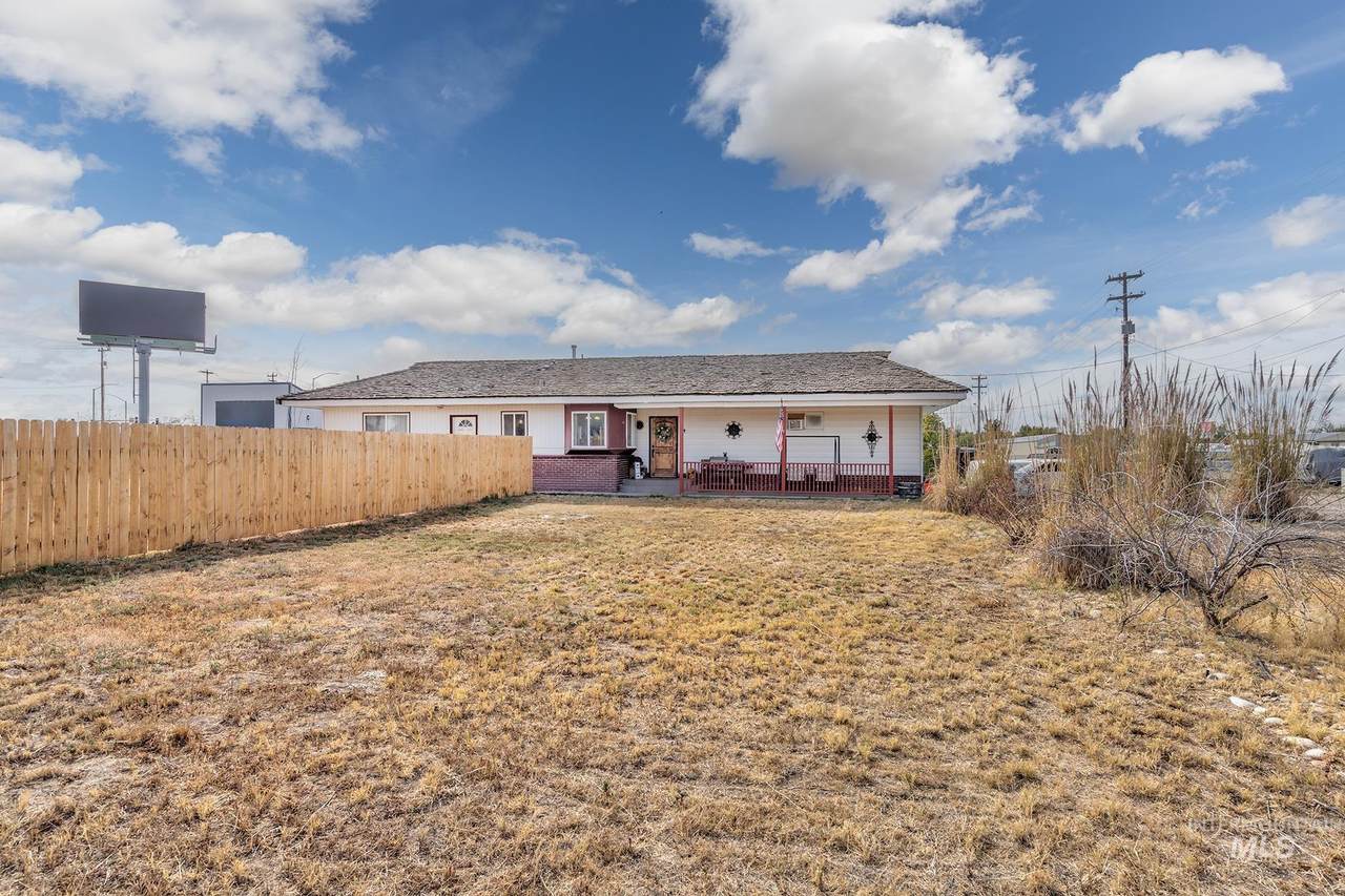 1534 10th Ave. - Photo 1