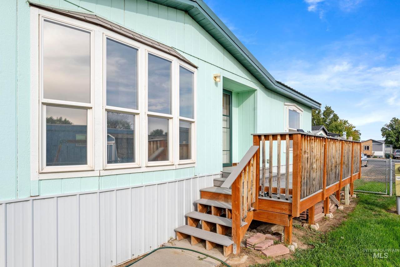 100 16th St - Photo 1