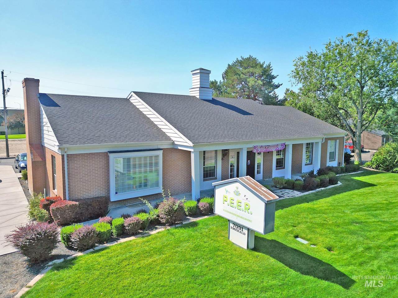 7091 Emerald St - Photo 1