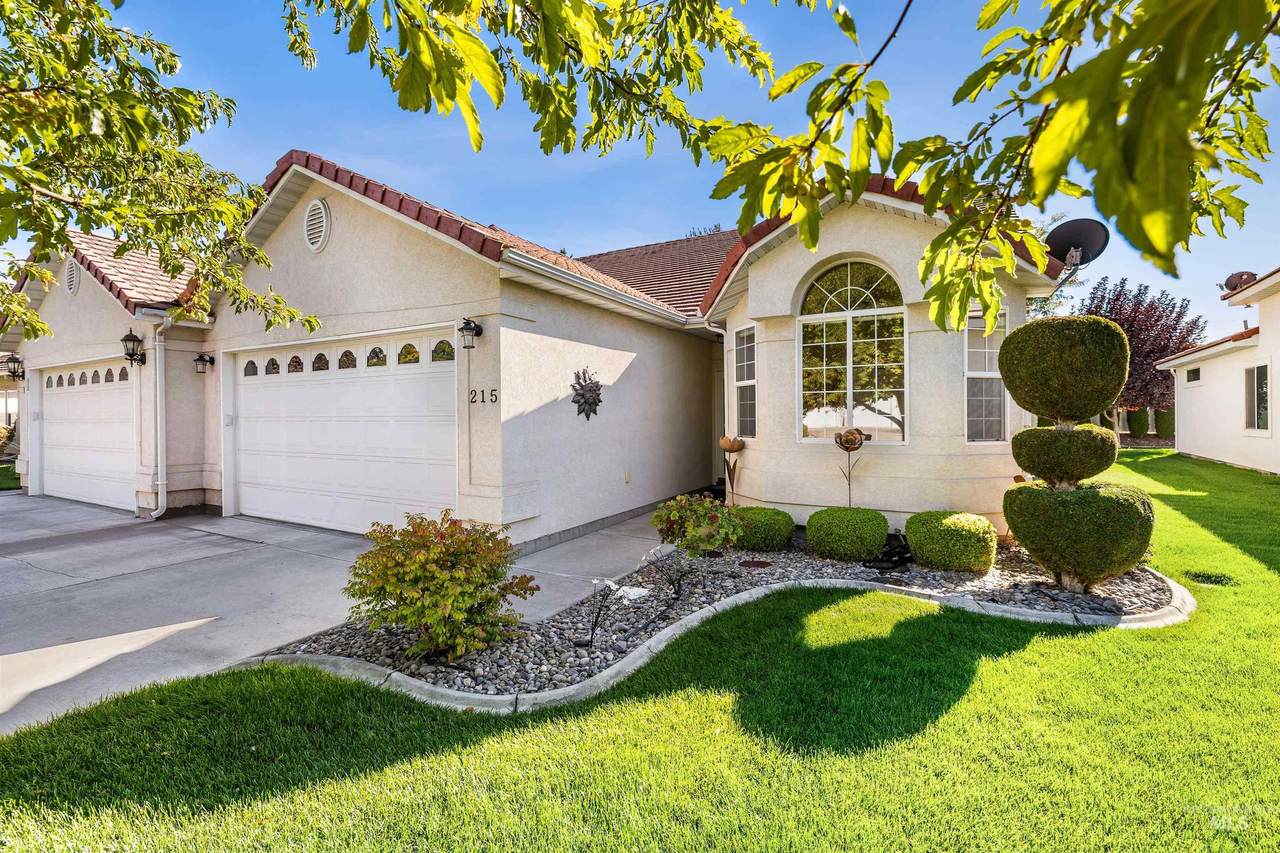 215 Los Lagos - Photo 1