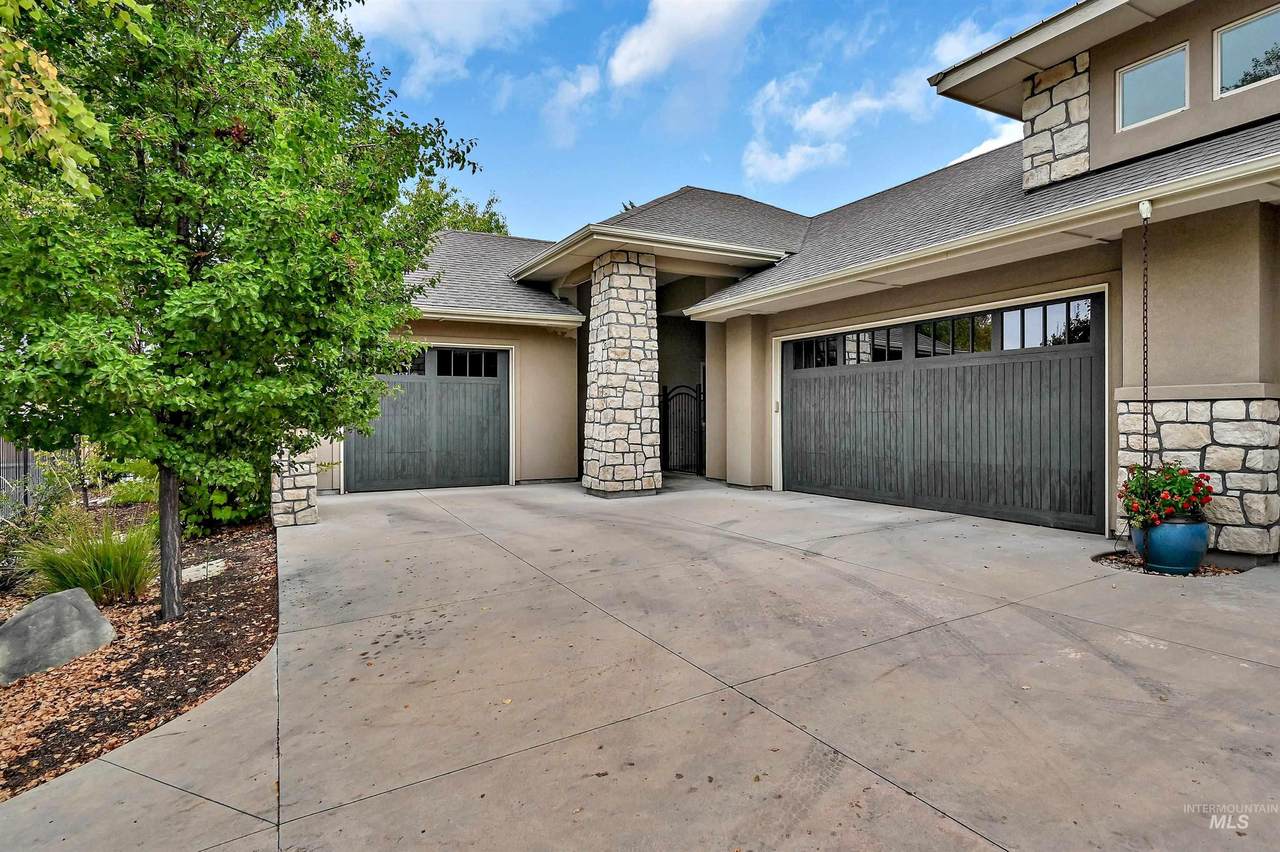 5922 Ulmer Ln - Photo 1