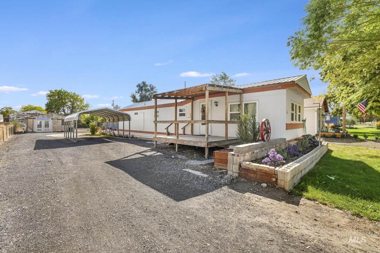 815 Adell Ave - Photo 1