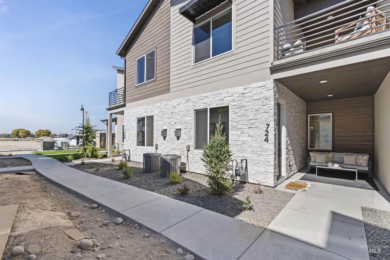 724 Calhoun Ln - Photo 1