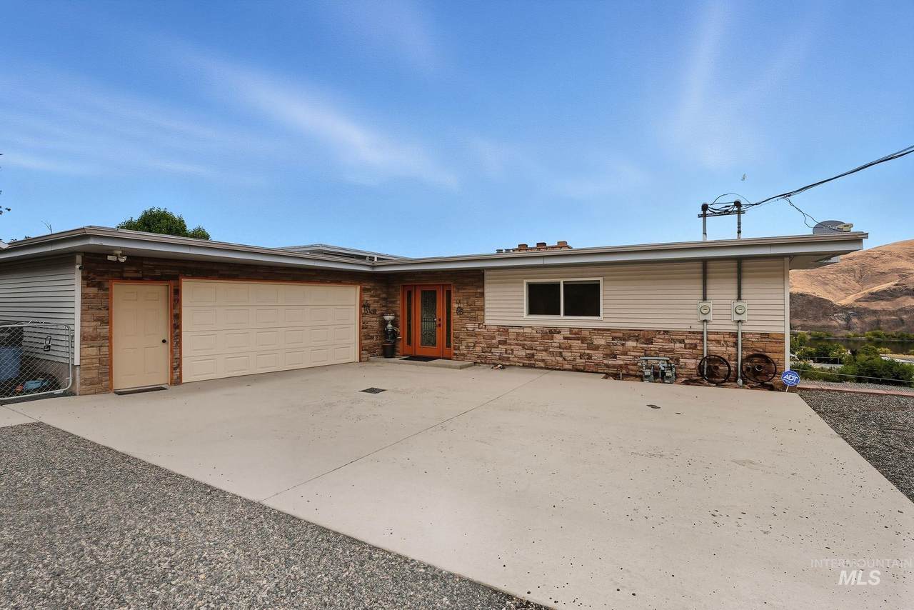 1101 5th Street - Photo 1