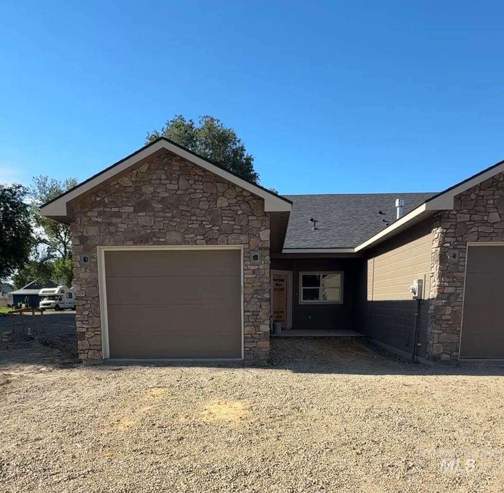 501 California - Photo 1