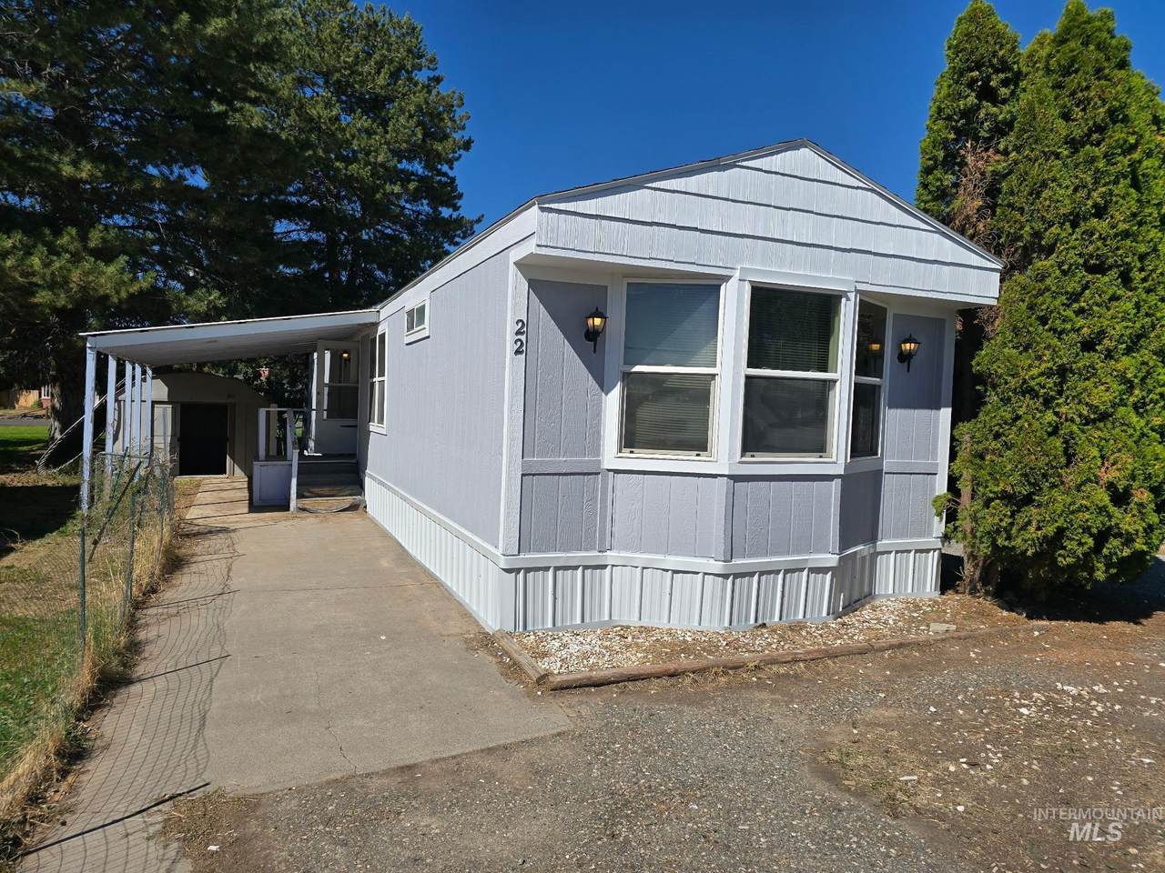 715 Center St - Photo 1