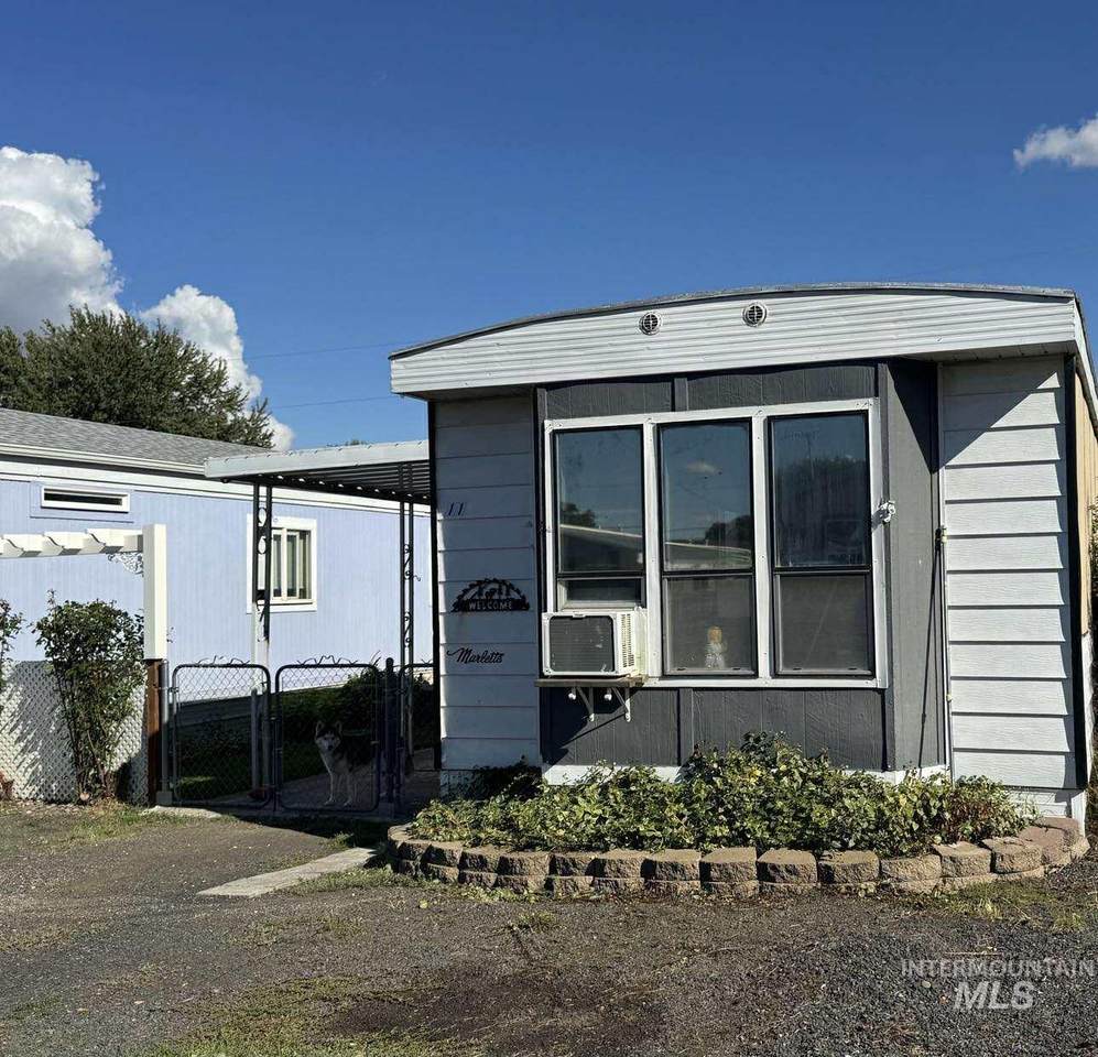 924 Vista Ave - Photo 1