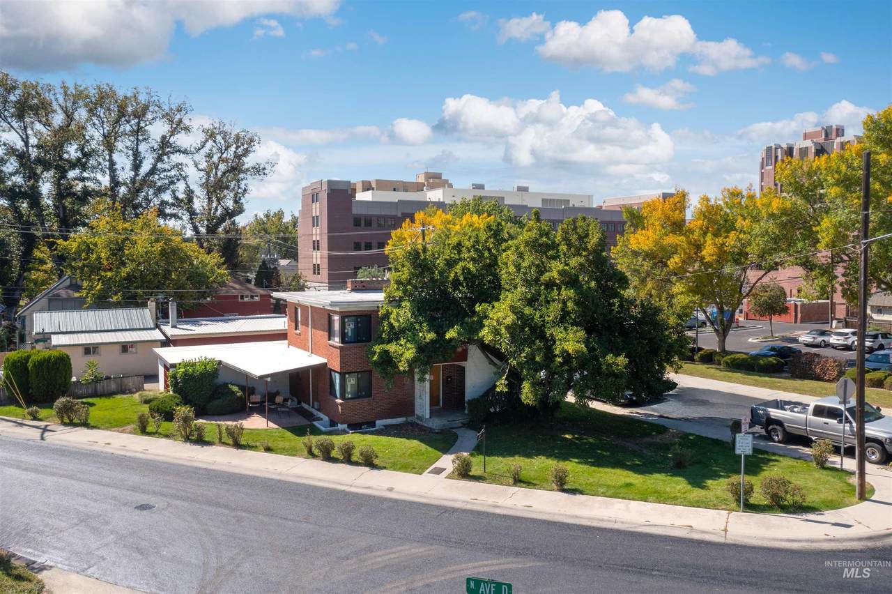 317 Avenue D - Photo 1