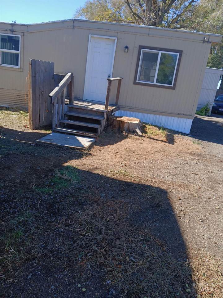 1570 Sunset Strip - Photo 1