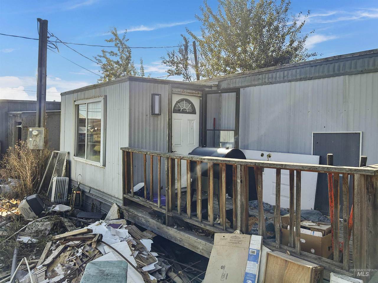 331 E Walnut St - Photo 1