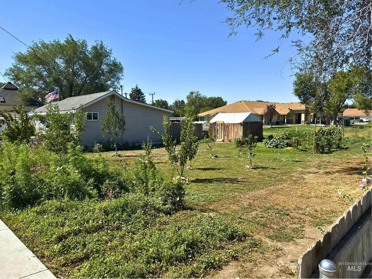 595 S 14th E - Photo 1