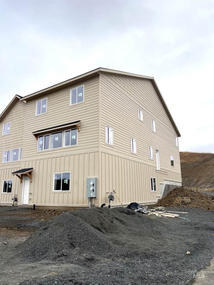 1385 Edington - Photo 1