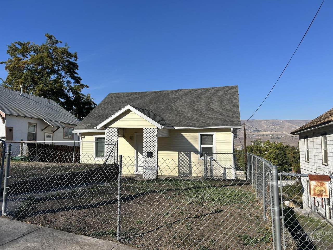 1413 7th Ave - Photo 1