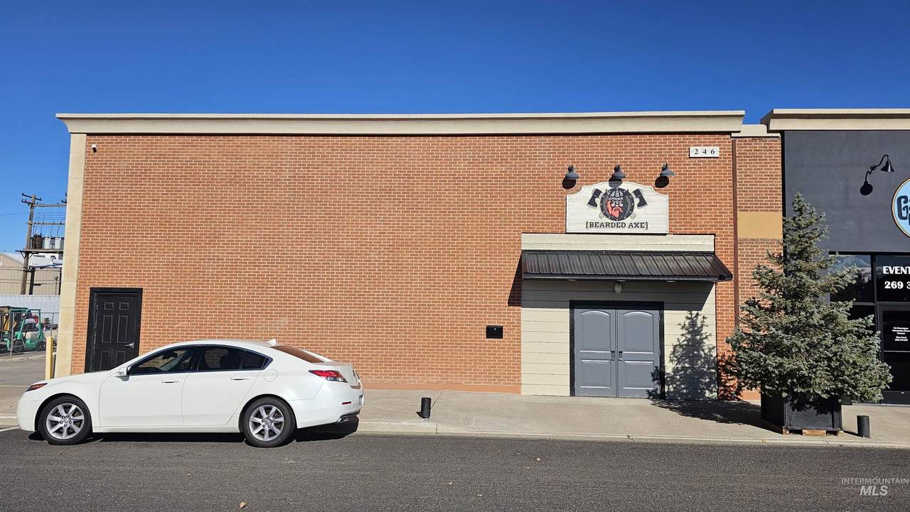 246 3rd Ave S - Photo 1