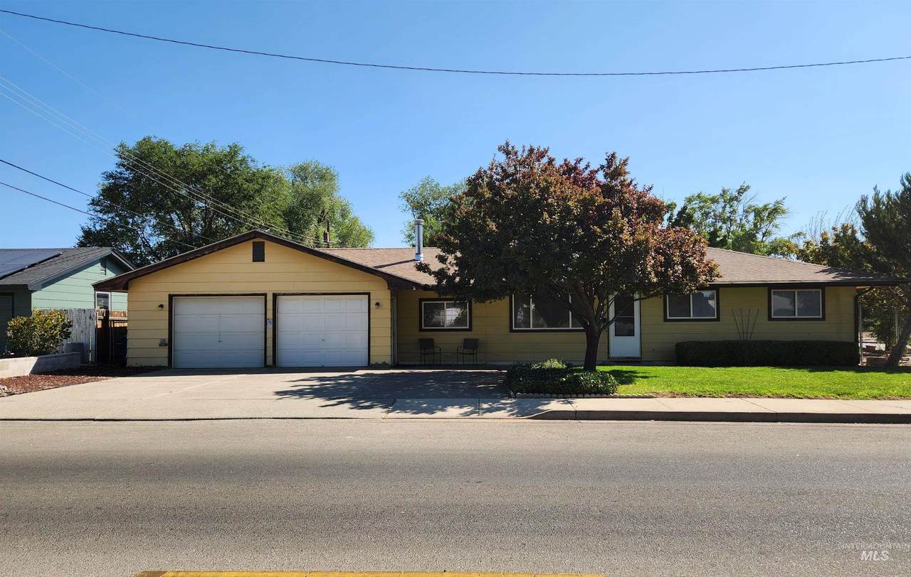 1540 10th E - Photo 1