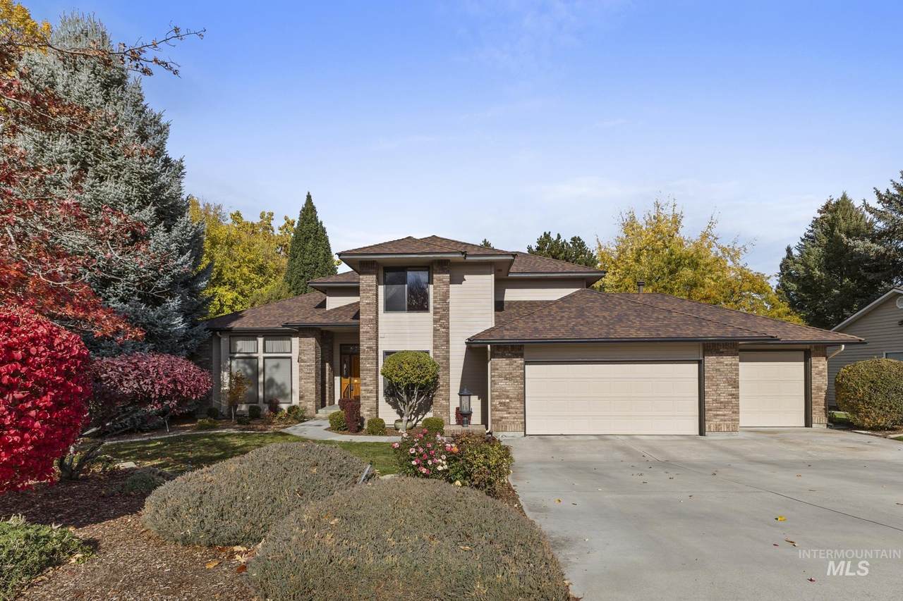 8550 Brookview Drive - Photo 1