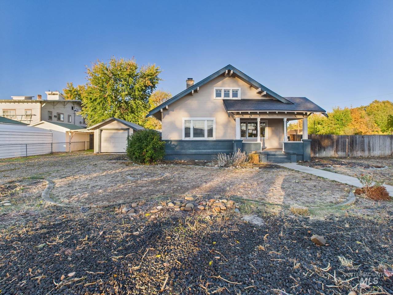 403 Lincoln Ave - Photo 1