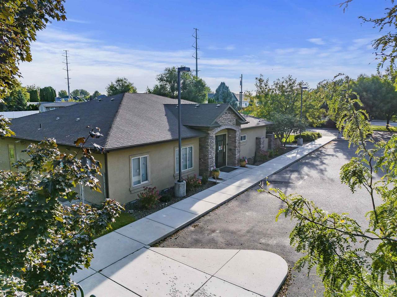 2490 Cloverdale Rd - Photo 1