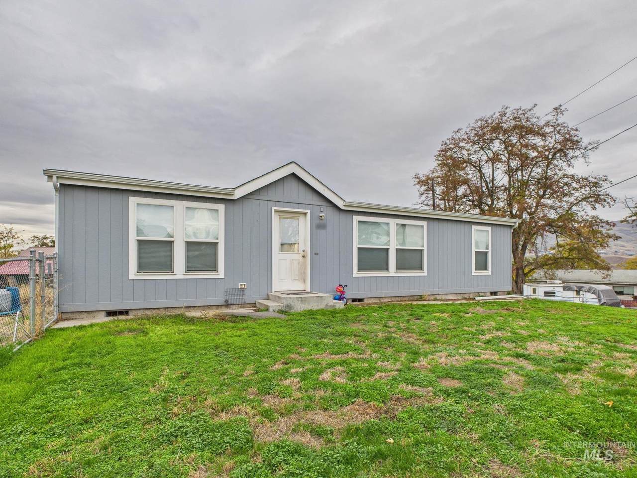 402 29th St. - Photo 1