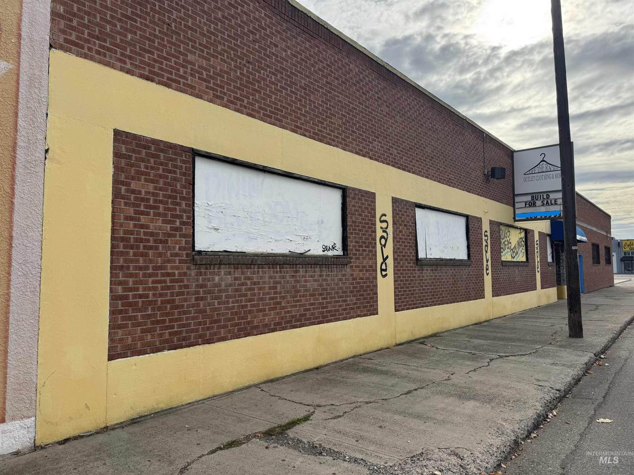 136 2nd St - Photo 1