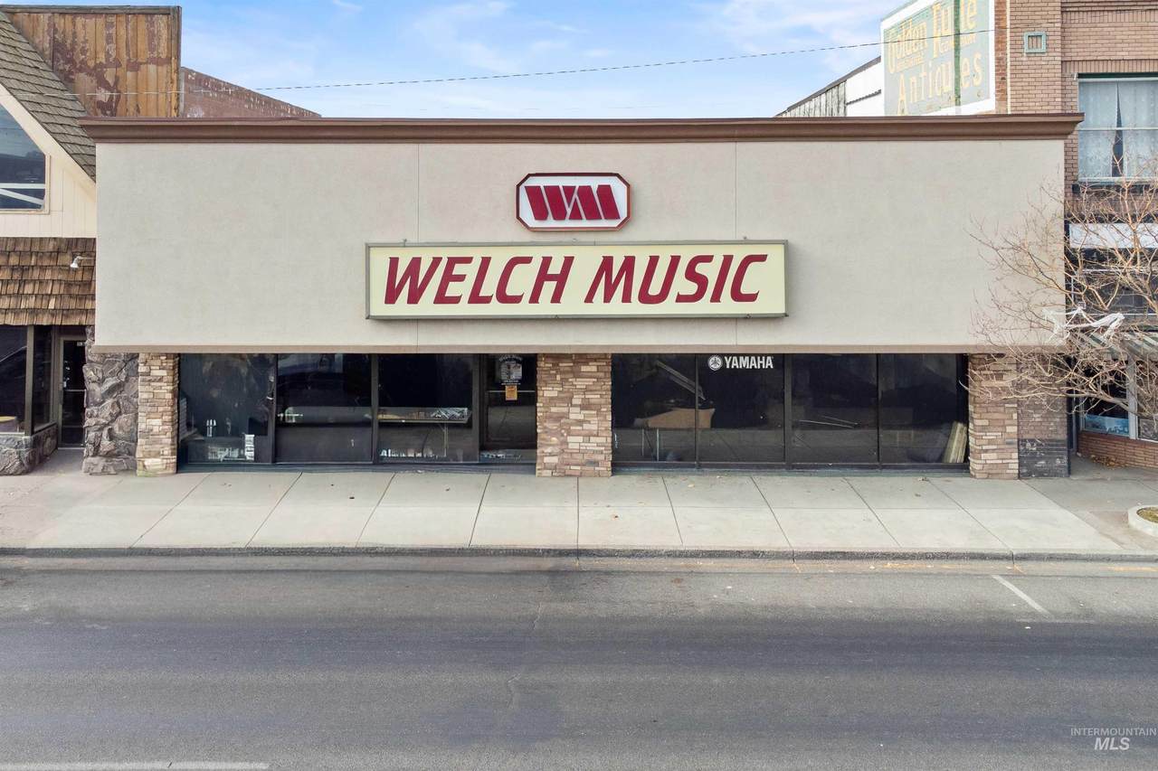 1328 Overland Ave - Photo 1