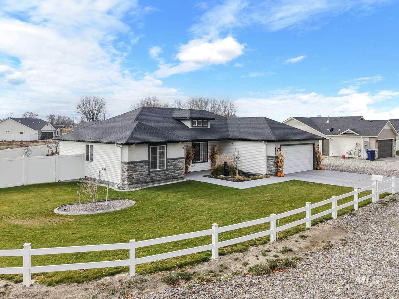 521 15th Street - Photo 1