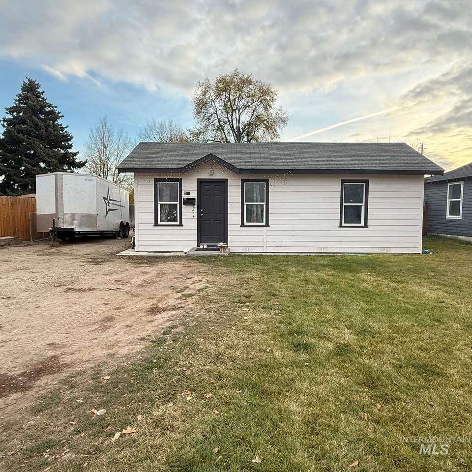 211 Shoshone - Photo 1