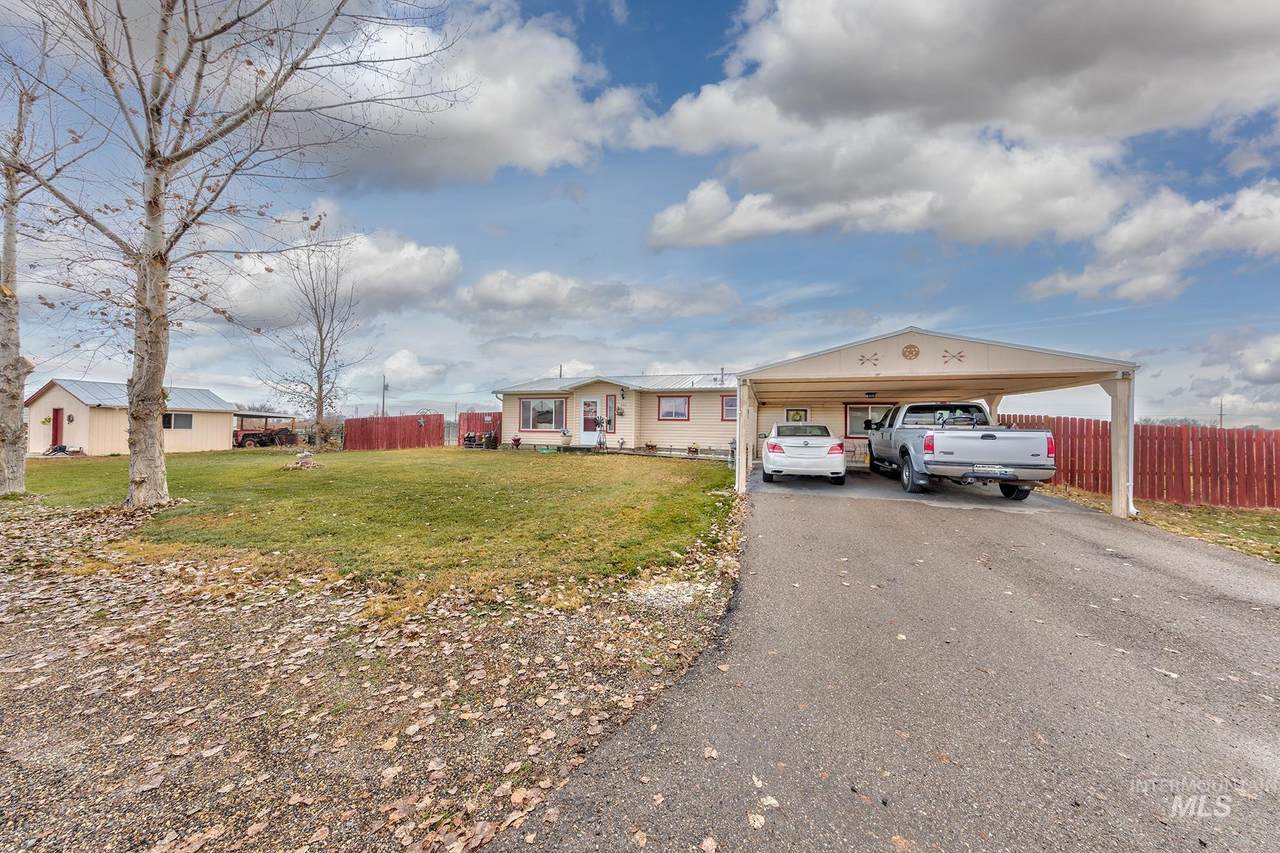 393 Tuttle Dr - Photo 1