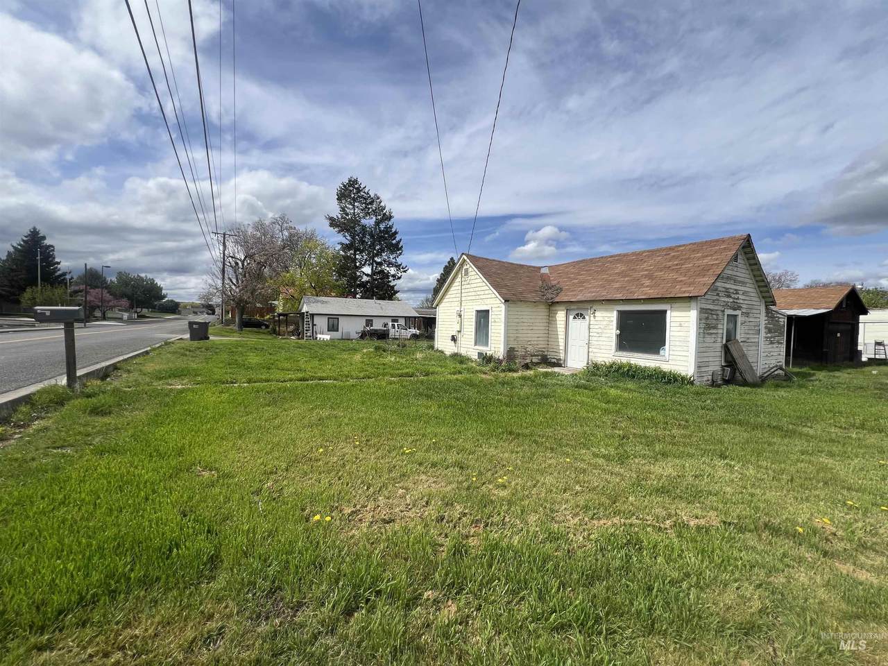 1902 4th Ave - Photo 1