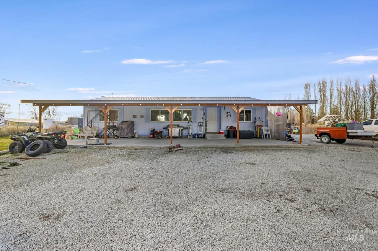 89 860 Road West - Photo 1