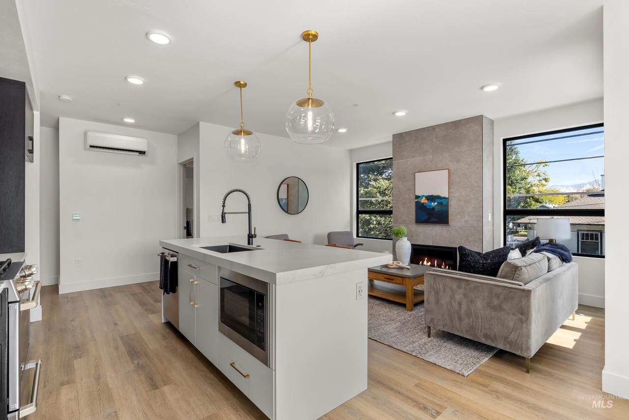 1620 Bannock St - Photo 1