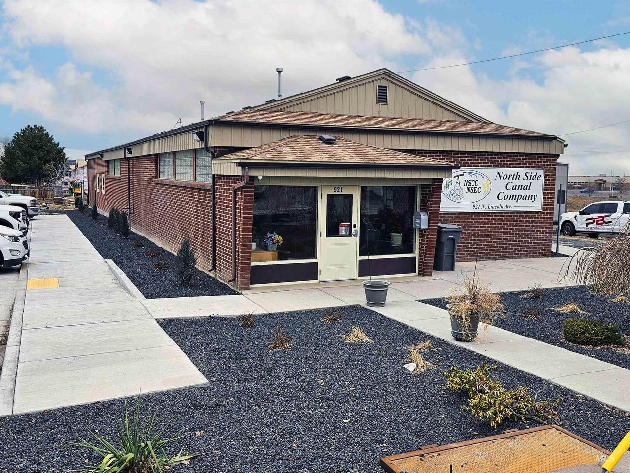 921 Lincoln - Photo 1