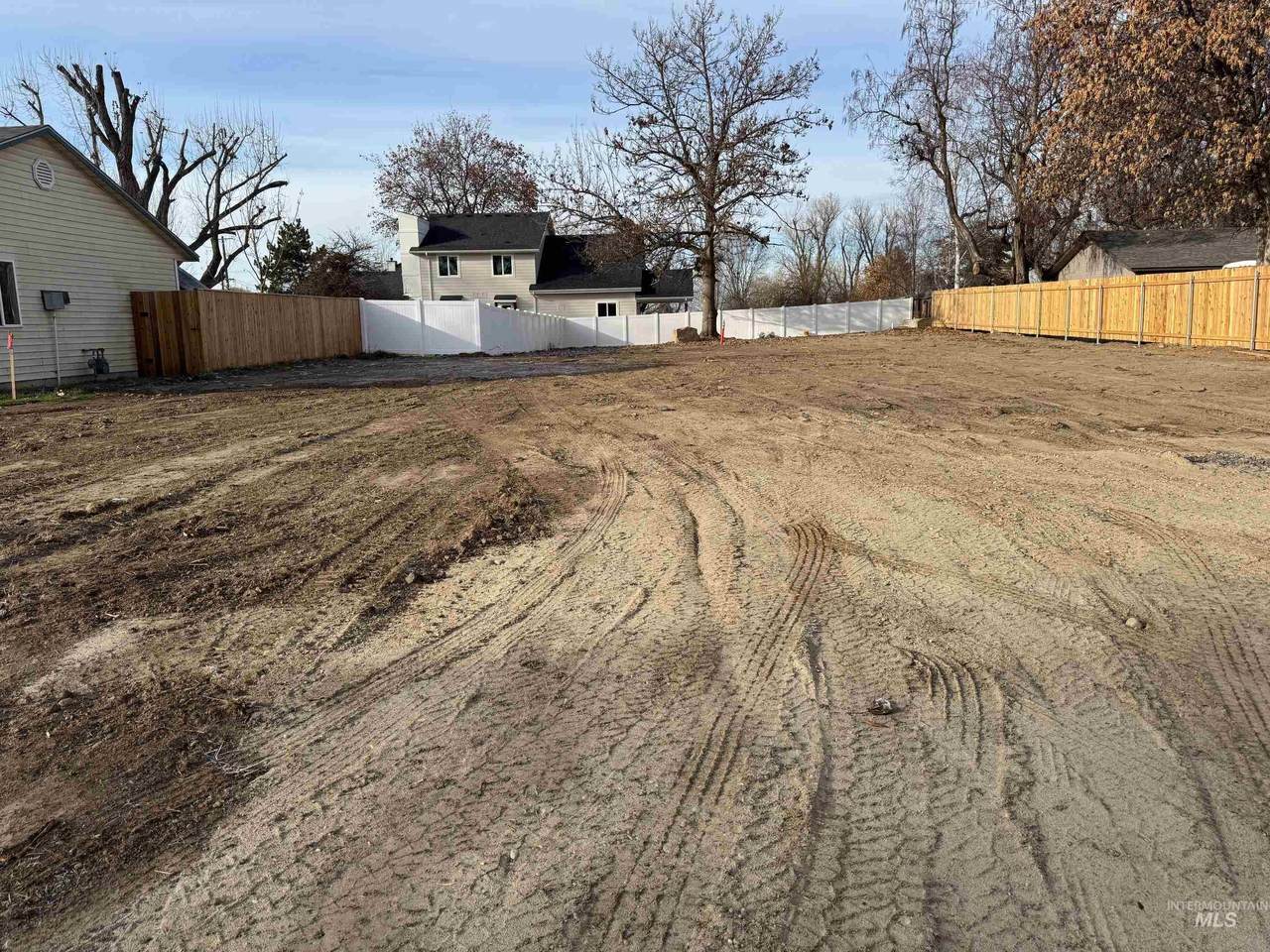 2507 Hird Ave - Photo 1