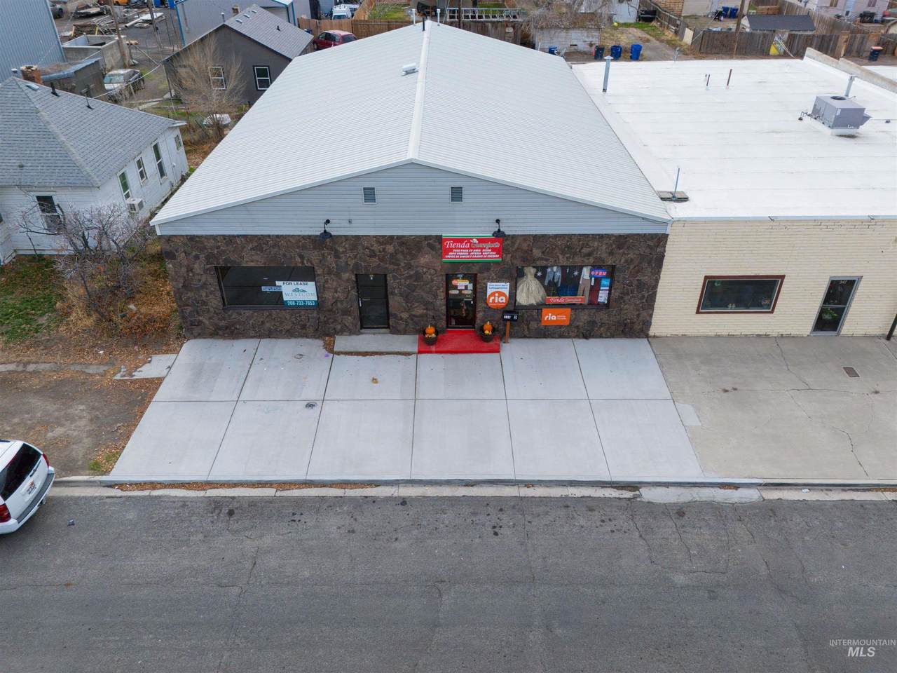 339 4th Ave W - Photo 1